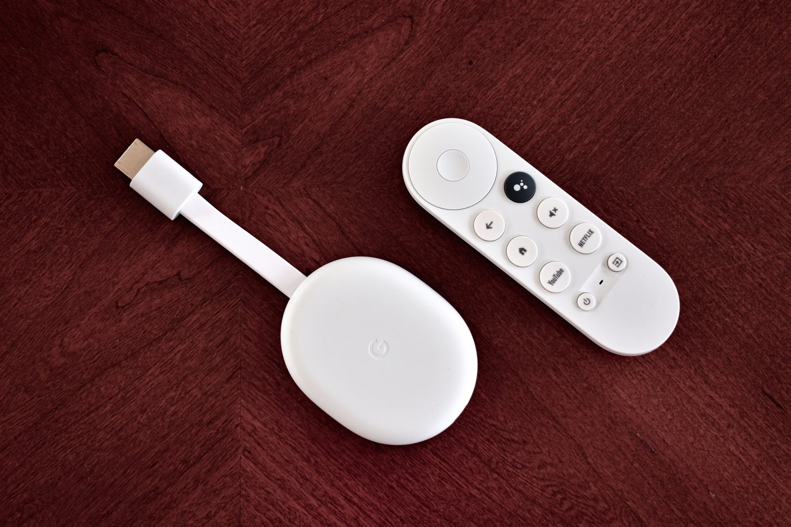 IPTV op Chromecast: witte Chromecast met Google TV en afstandsbediening