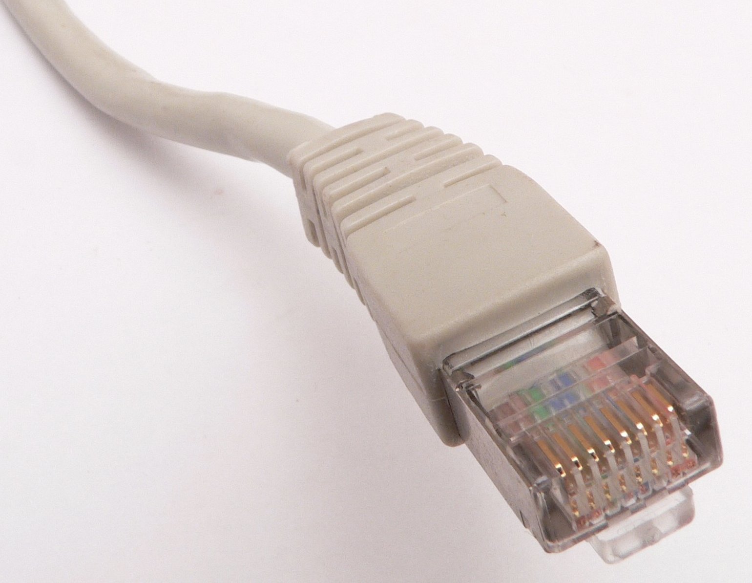 RJ45-stekker van een Ethernetkabel voor een bekabelde verbinding